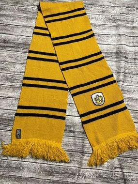 Harry Potter Hufflepuff scarf Great Condition